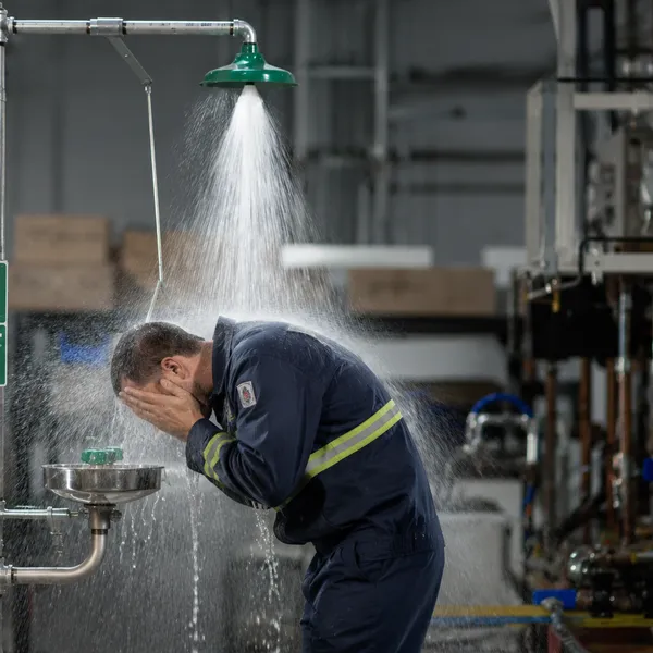 Douche de sécurité